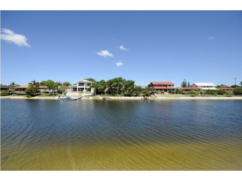 25 Sundowner Court, Mermaid Waters QLD 4218