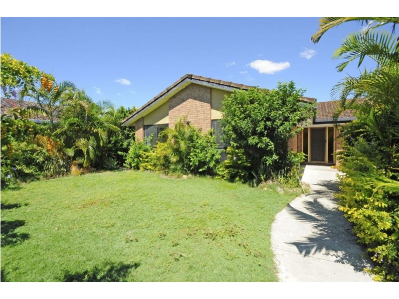 25 Sundowner Court, Mermaid Waters QLD 4218