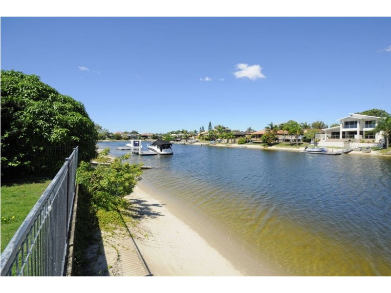 25 Sundowner Court, Mermaid Waters QLD 4218