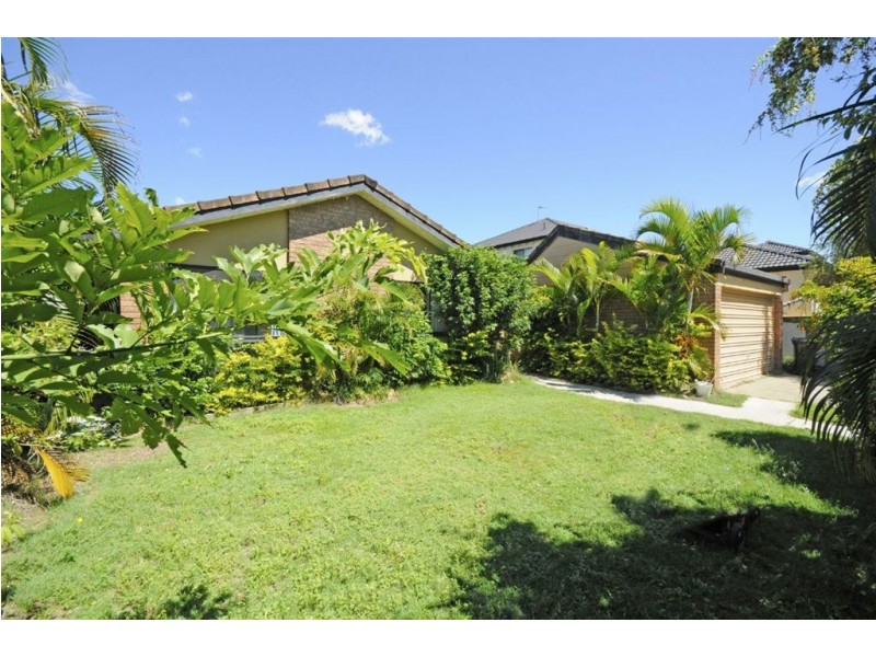 25 Sundowner Court, Mermaid Waters QLD 4218