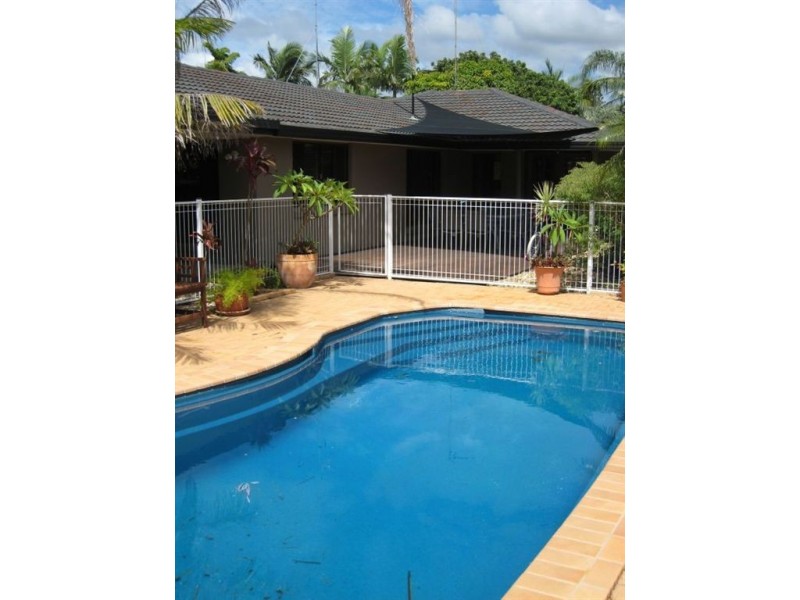 9 McIlwraith Ave, Sorrento QLD 4217