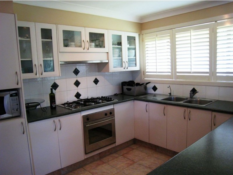 9 McIlwraith Ave, Sorrento QLD 4217