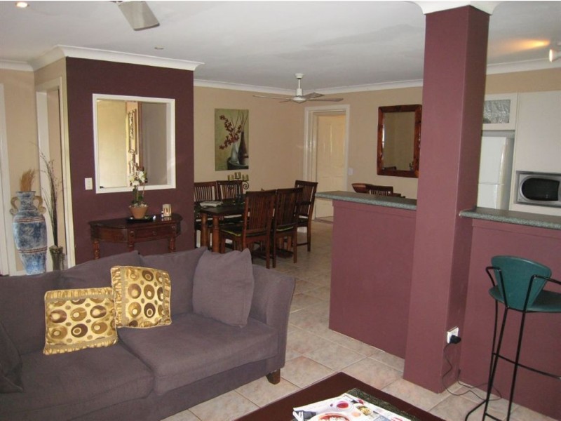 9 McIlwraith Ave, Sorrento QLD 4217