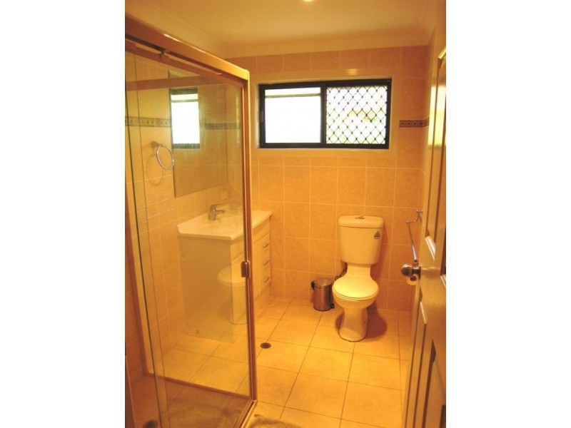 9 McIlwraith Ave, Sorrento QLD 4217