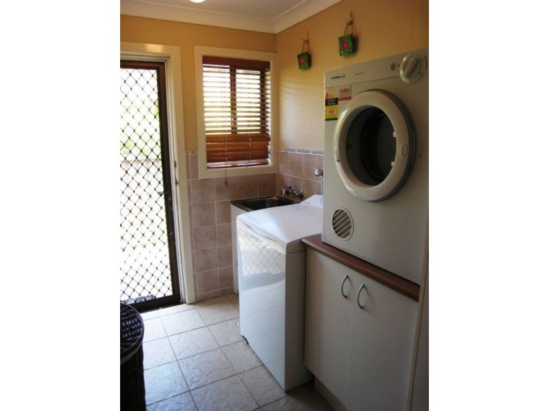 9 McIlwraith Ave, Sorrento QLD 4217