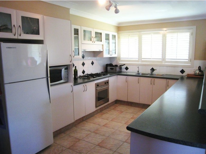 9 McIlwraith Ave, Sorrento QLD 4217