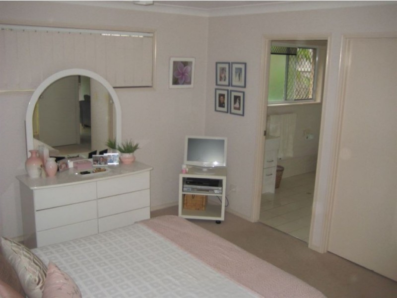 4 Zoeller Drive, Parkwood QLD 4214