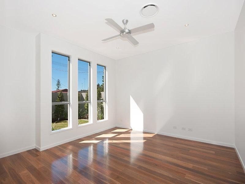 74 Gibraltar Drive, Isle Of Capri QLD 4217