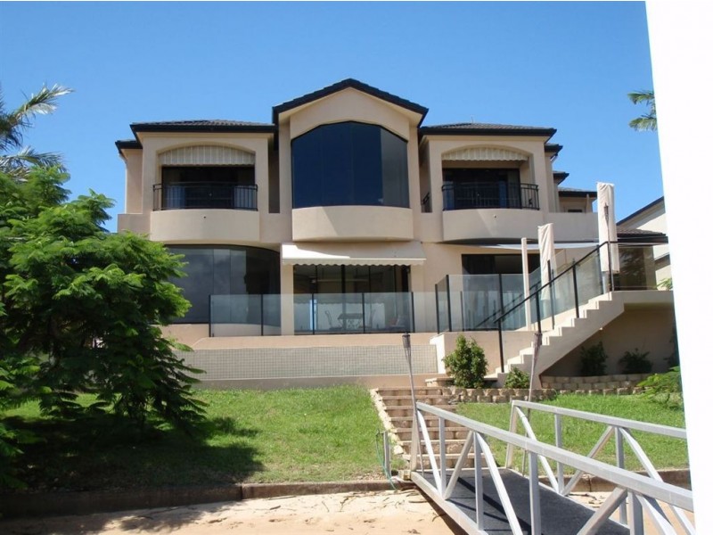 25 Sir Bruce Small Boulevard, Benowa Waters QLD 4217