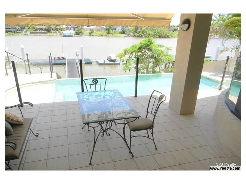 25 Sir Bruce Small Boulevard, Benowa Waters QLD 4217