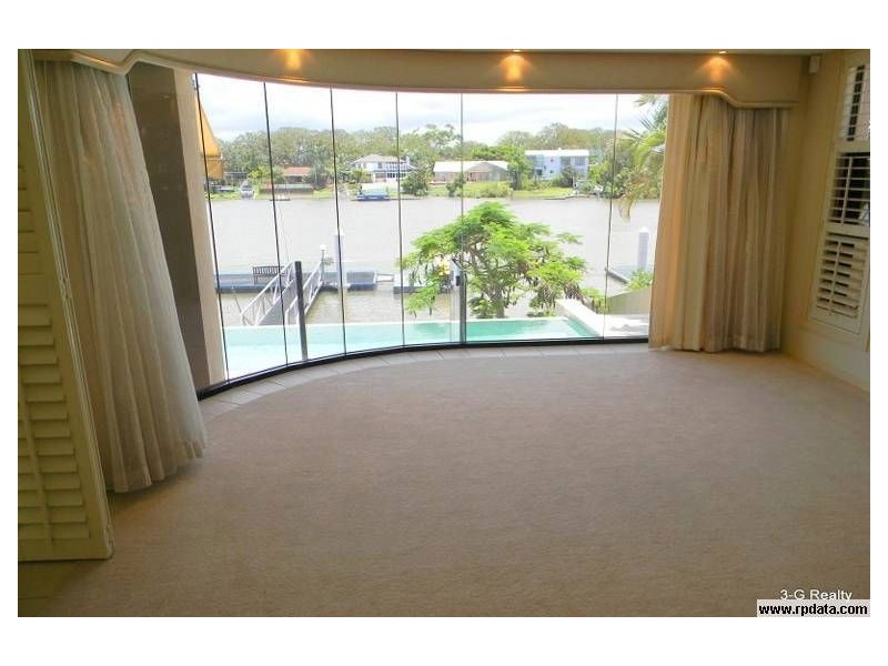 25 Sir Bruce Small Boulevard, Benowa Waters QLD 4217