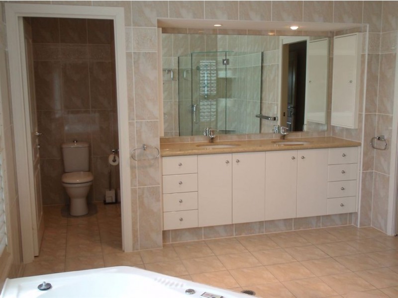 25 Sir Bruce Small Boulevard, Benowa Waters QLD 4217