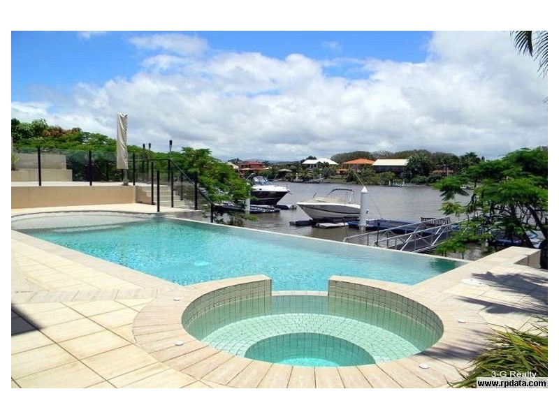 25 Sir Bruce Small Boulevard, Benowa Waters QLD 4217