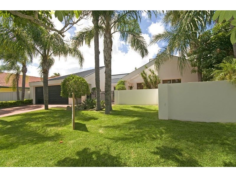14 Roderick Court, Benowa Waters QLD 4217