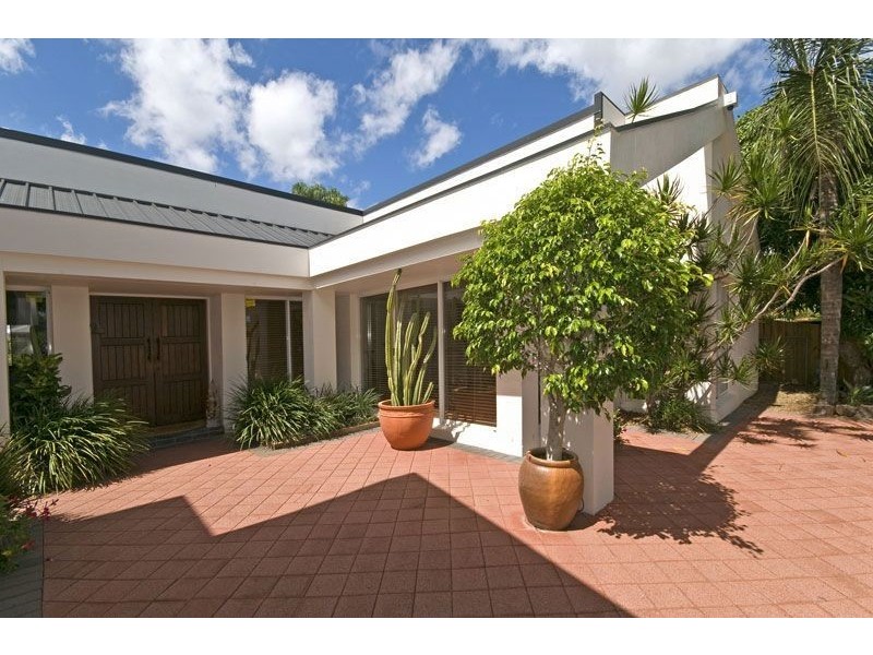 14 Roderick Court, Benowa Waters QLD 4217