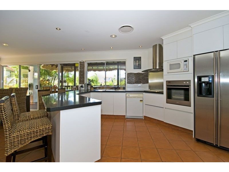 14 Roderick Court, Benowa Waters QLD 4217
