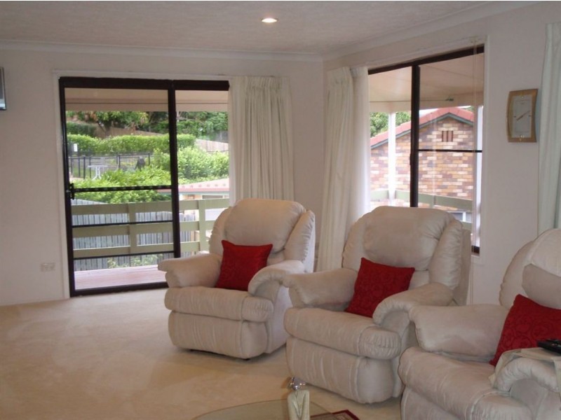 15 Girraween Grove, Ashmore QLD 4214