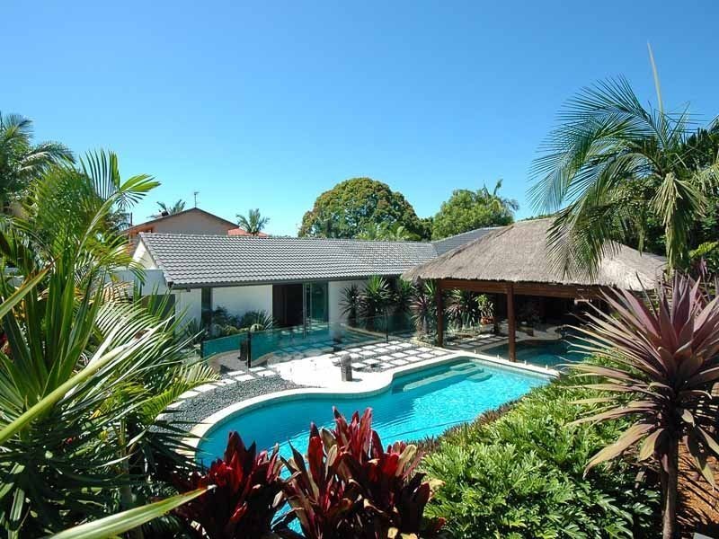 4 Huon Street, Broadbeach Waters QLD 4218