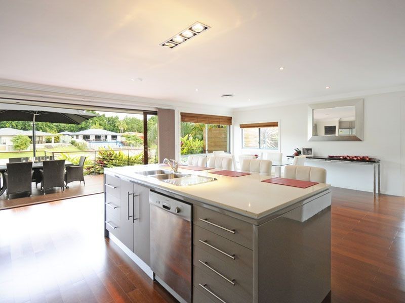 4 Huon Street, Broadbeach Waters QLD 4218