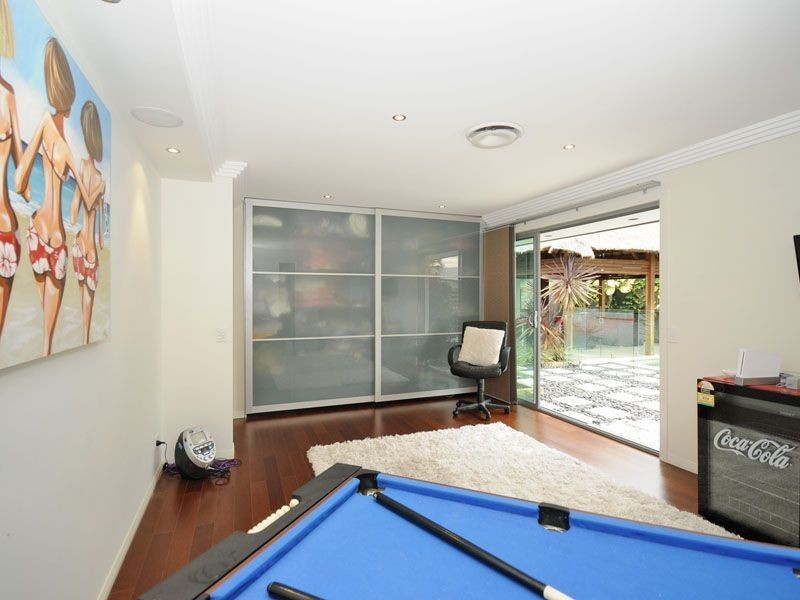 4 Huon Street, Broadbeach Waters QLD 4218