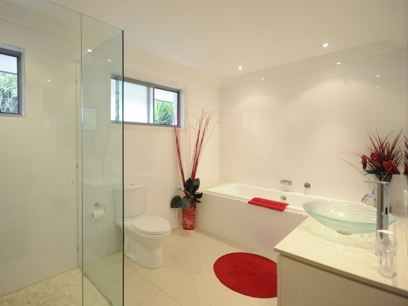 4 Huon Street, Broadbeach Waters QLD 4218