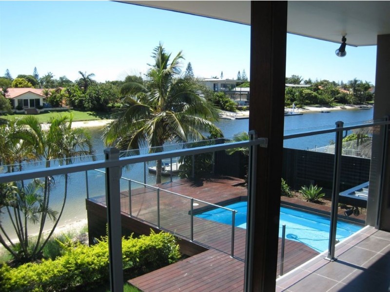 6 Sundowner Court, Mermaid Waters QLD 4218