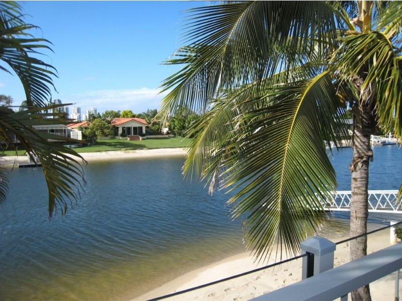 6 Sundowner Court, Mermaid Waters QLD 4218