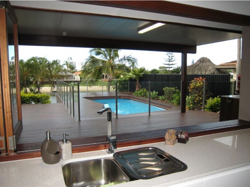 6 Sundowner Court, Mermaid Waters QLD 4218