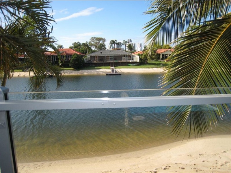 6 Sundowner Court, Mermaid Waters QLD 4218