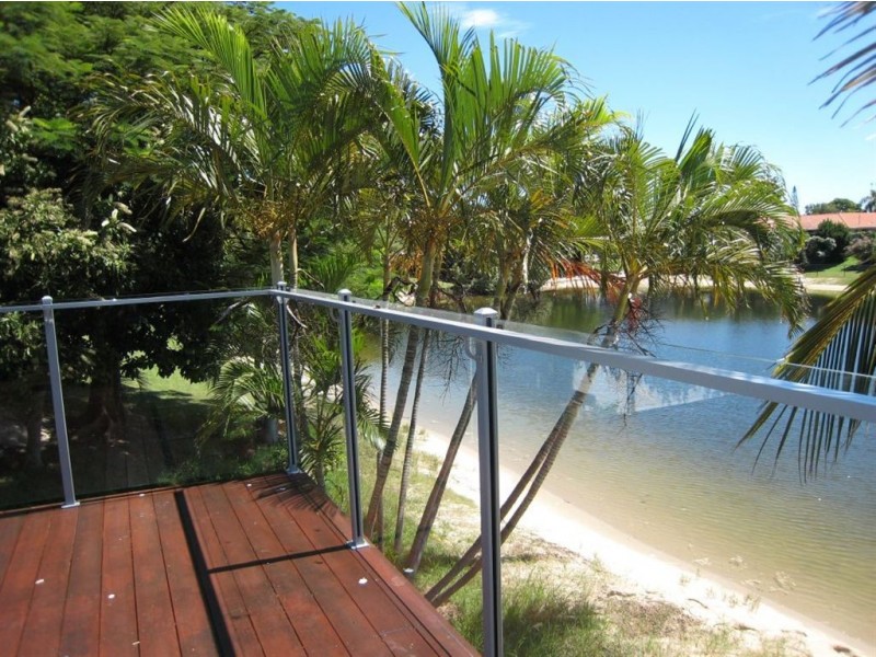 6 Sundowner Court, Mermaid Waters QLD 4218