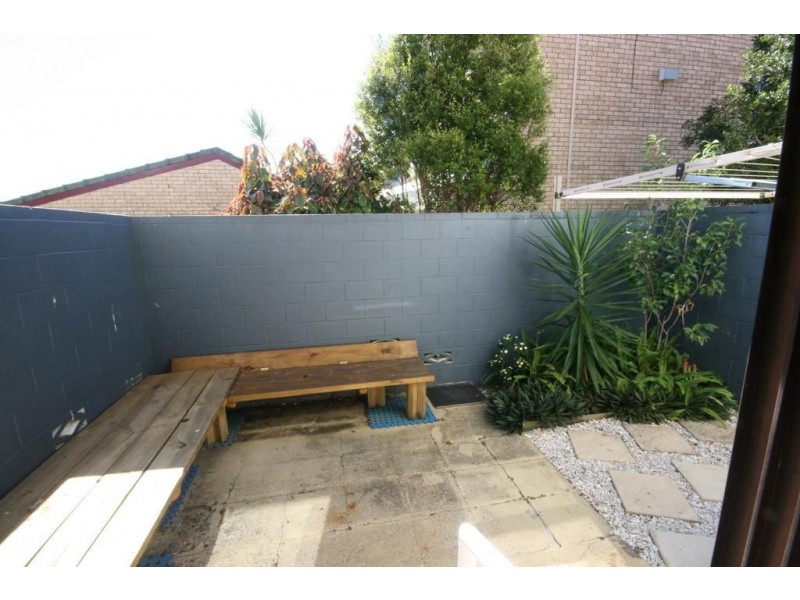 2/5 Aquila Court, Mermaid Waters QLD 4218