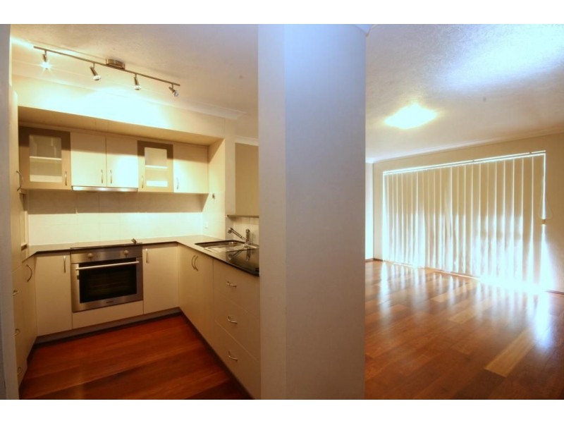 2/5 Aquila Court, Mermaid Waters QLD 4218
