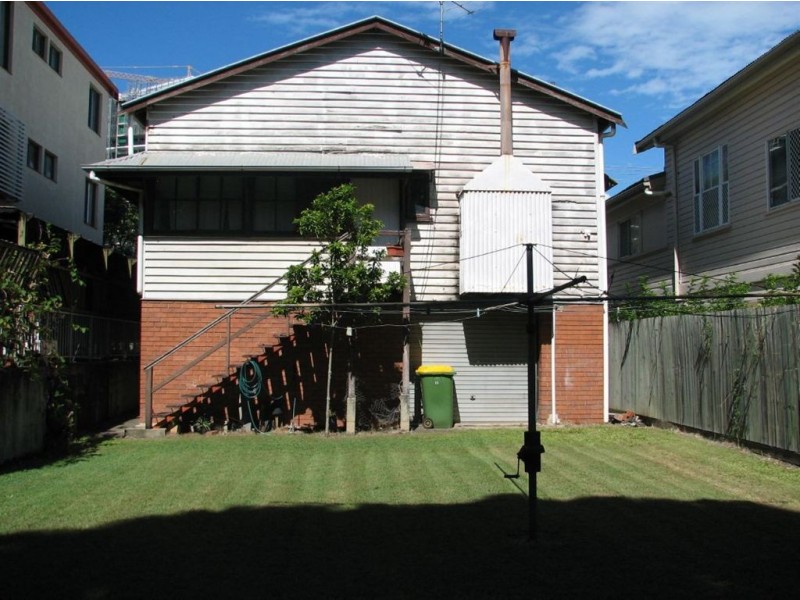 11 Railway Street, Southport QLD 4215