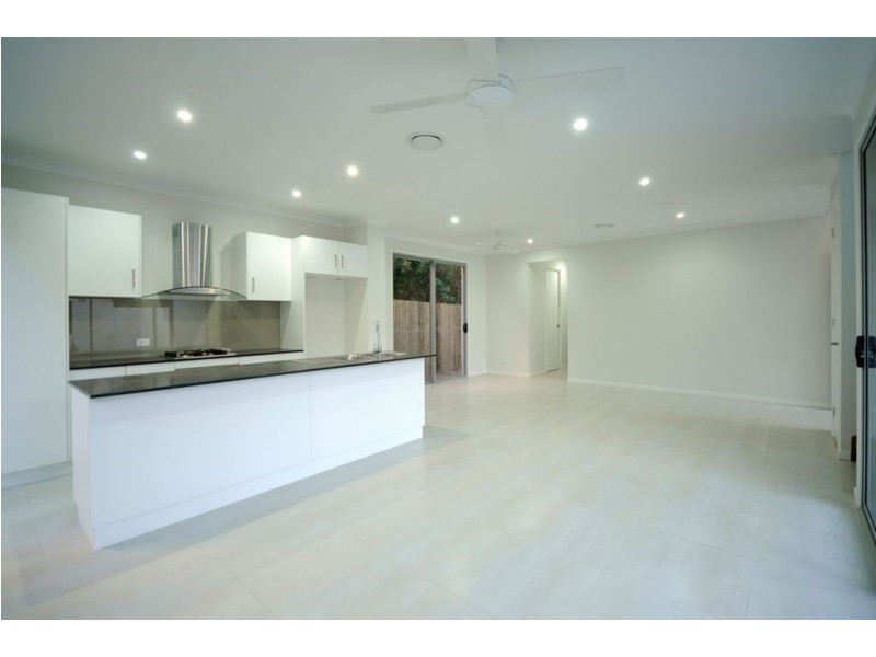 1/6 Sandown Avenue, Benowa QLD 4217