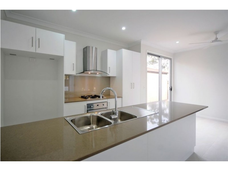 1/6 Sandown Avenue, Benowa QLD 4217