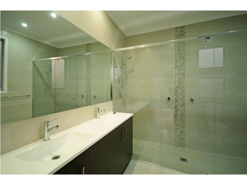 1/6 Sandown Avenue, Benowa QLD 4217