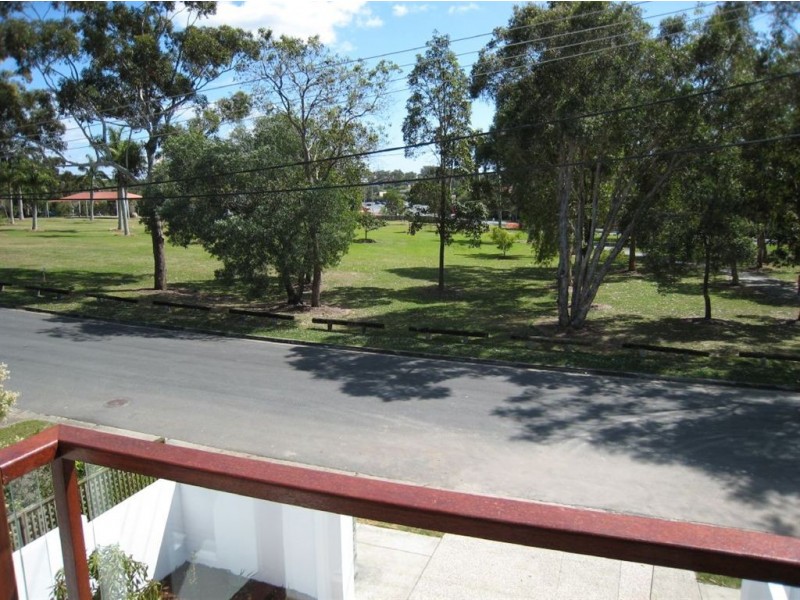 1/6 Sandown Avenue, Benowa QLD 4217