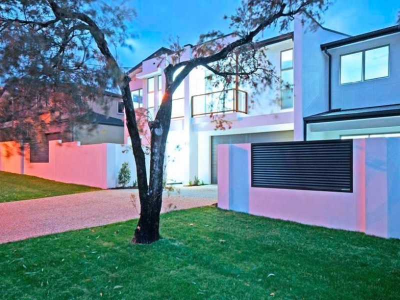 2/6 Sandown Avenue, Benowa QLD 4217