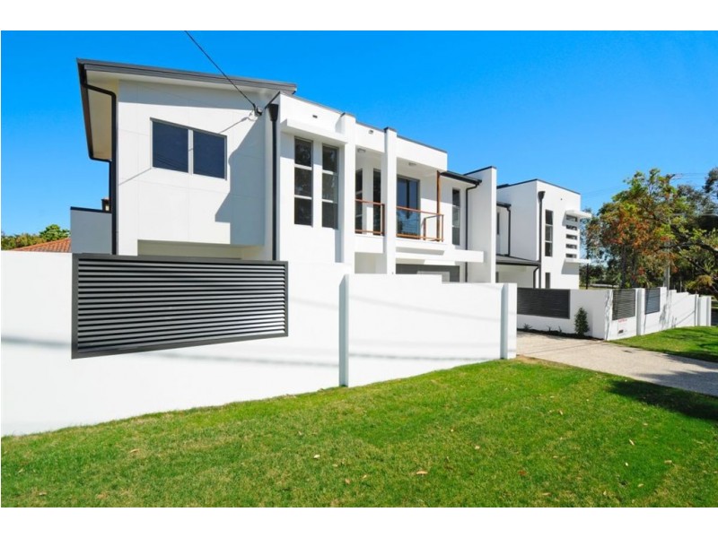 2/6 Sandown Avenue, Benowa QLD 4217