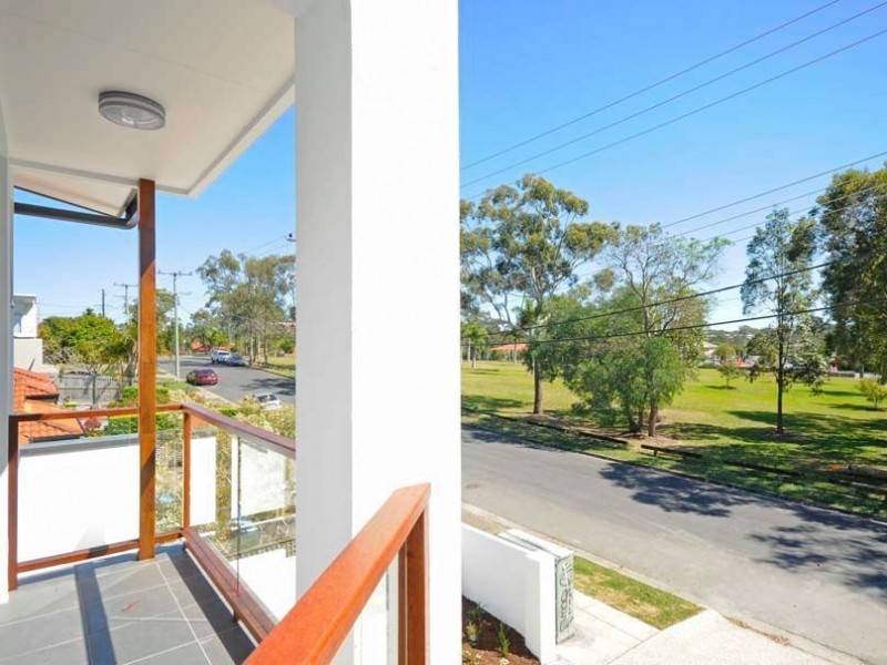 2/6 Sandown Avenue, Benowa QLD 4217