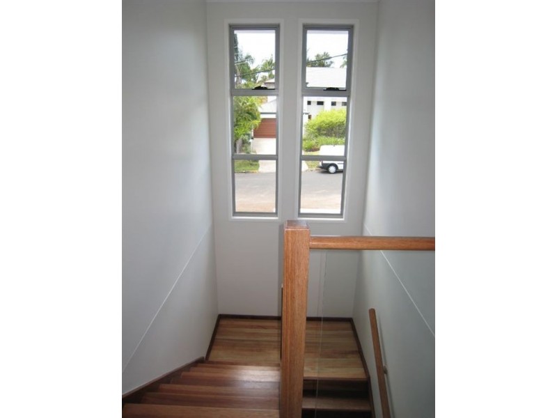 2/6 Sandown Avenue, Benowa QLD 4217