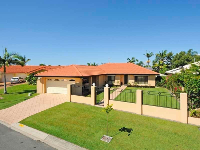 3 Braemer Court, Benowa Waters QLD 4217