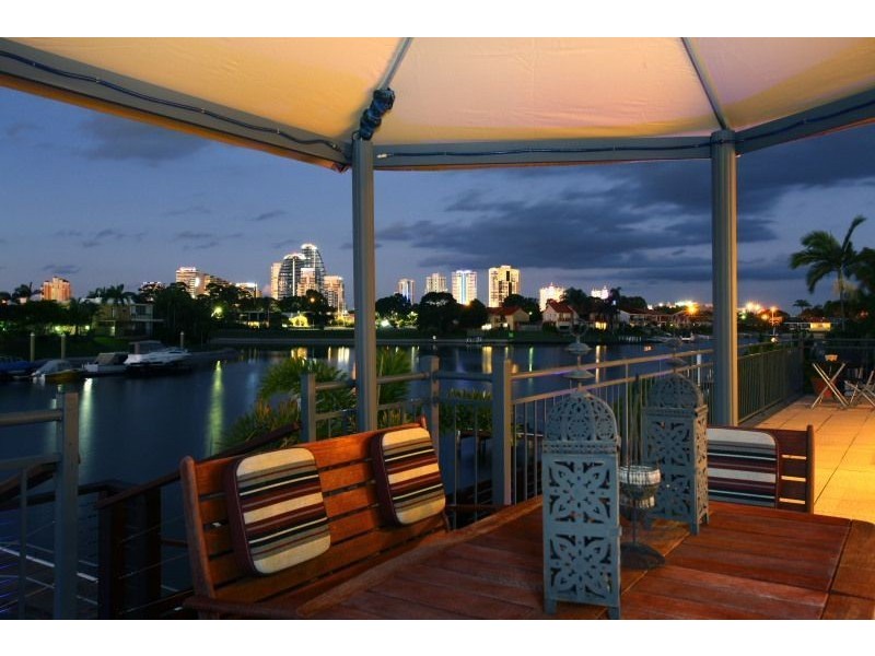 12 Sailaway Street, Mermaid Waters QLD 4218