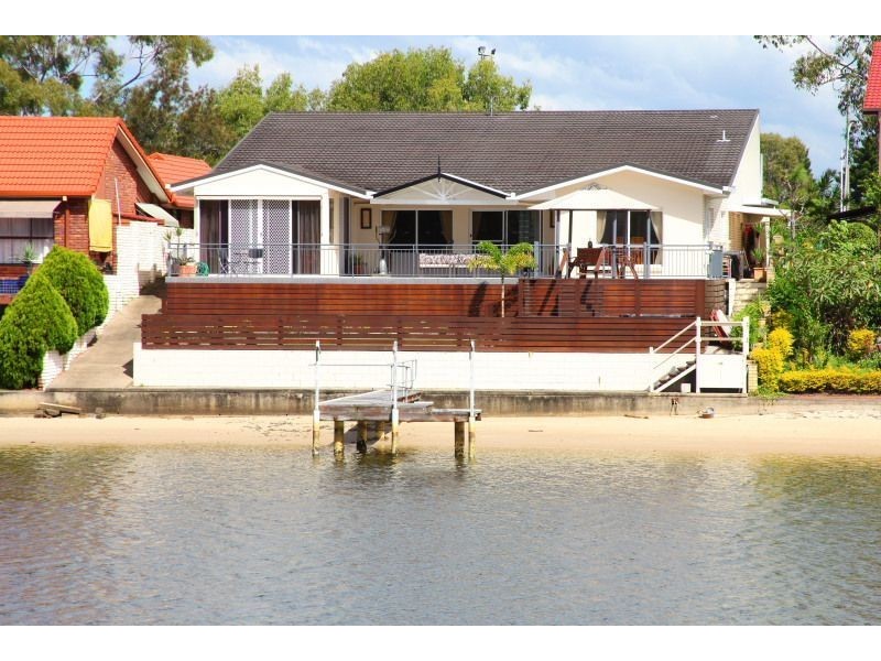 12 Sailaway Street, Mermaid Waters QLD 4218