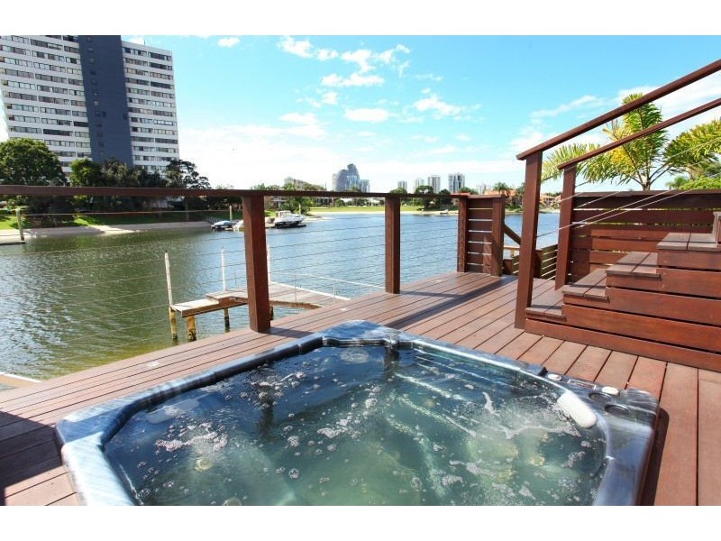 12 Sailaway Street, Mermaid Waters QLD 4218