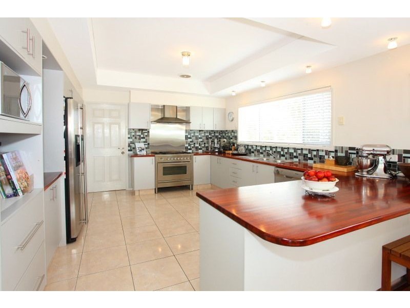 12 Sailaway Street, Mermaid Waters QLD 4218