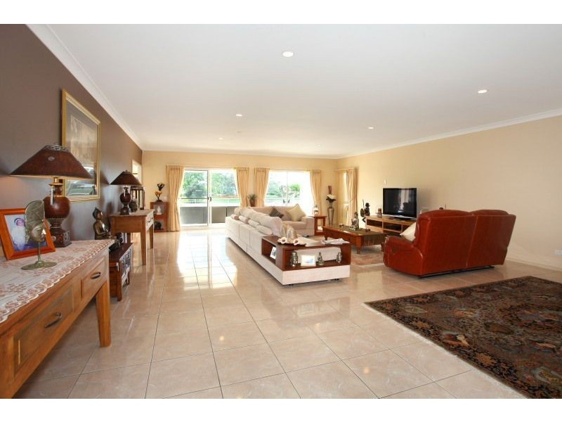 12 Sailaway Street, Mermaid Waters QLD 4218