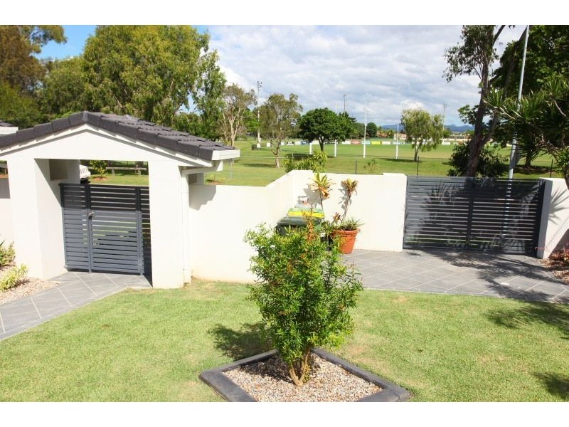 12 Sailaway Street, Mermaid Waters QLD 4218