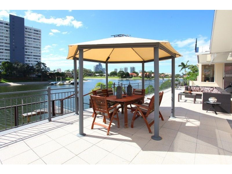 12 Sailaway Street, Mermaid Waters QLD 4218