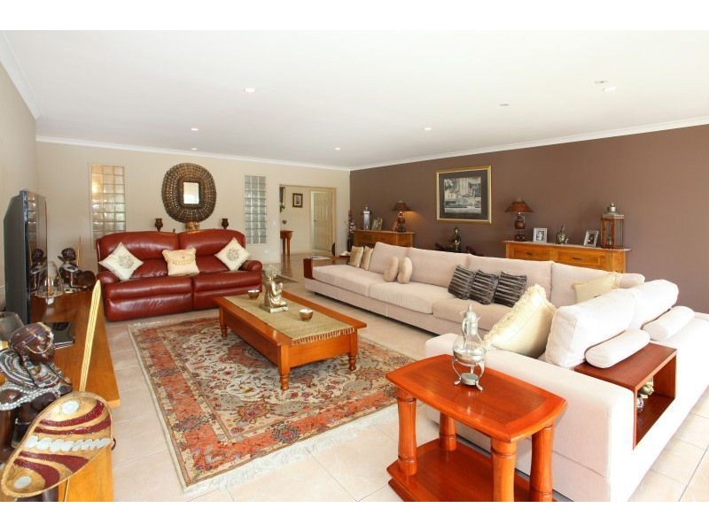 12 Sailaway Street, Mermaid Waters QLD 4218